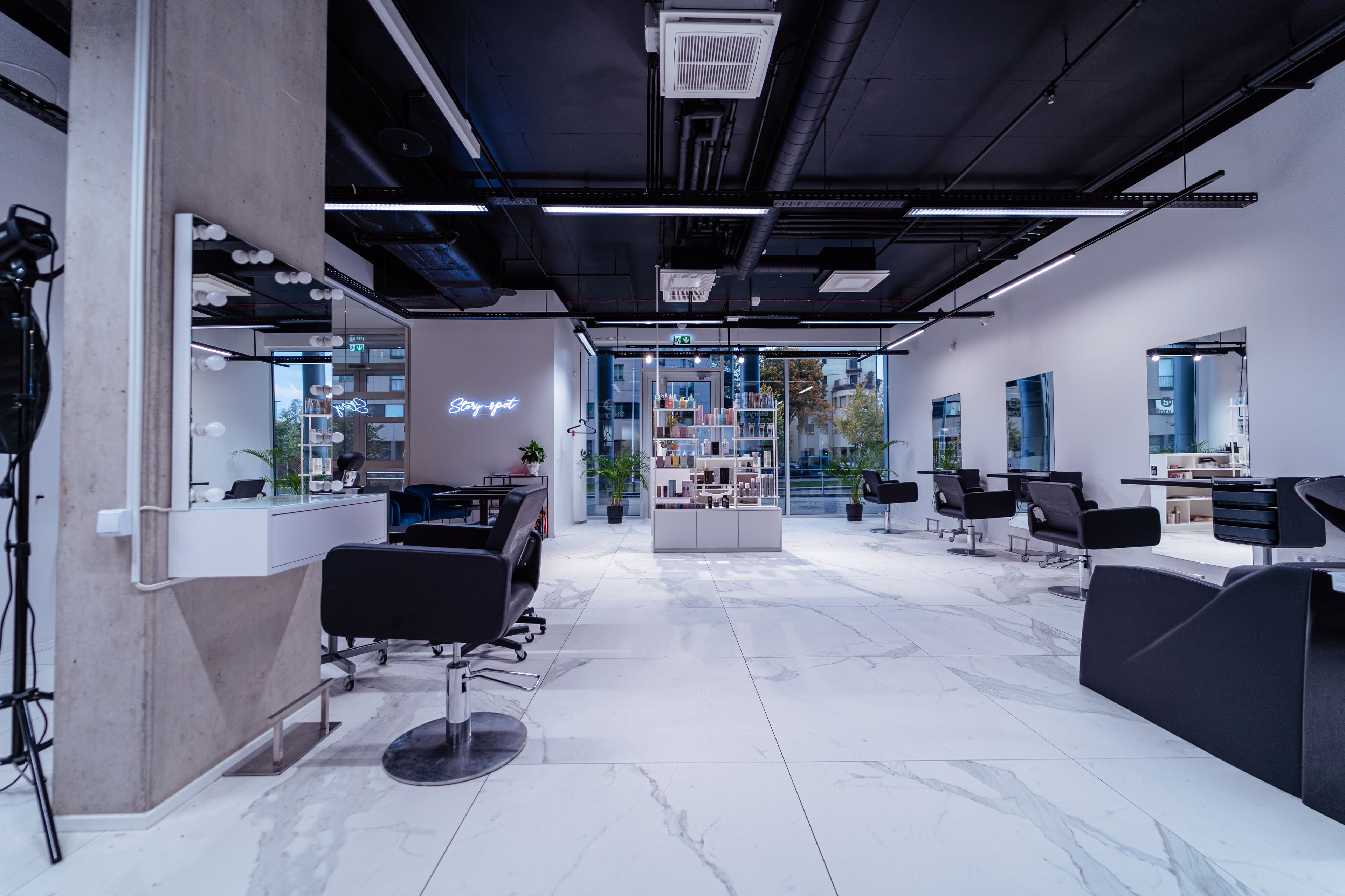 Workspace at StorySpot coworking salon